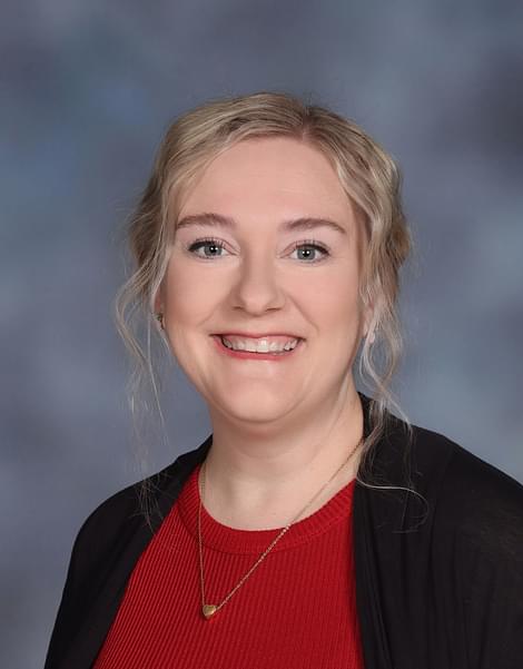 Headshot of Mrs. Deavila