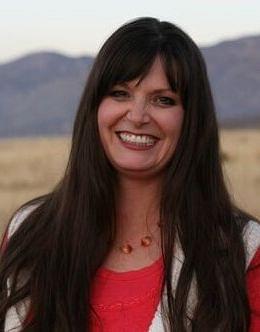 Headshot of Danelle Robins