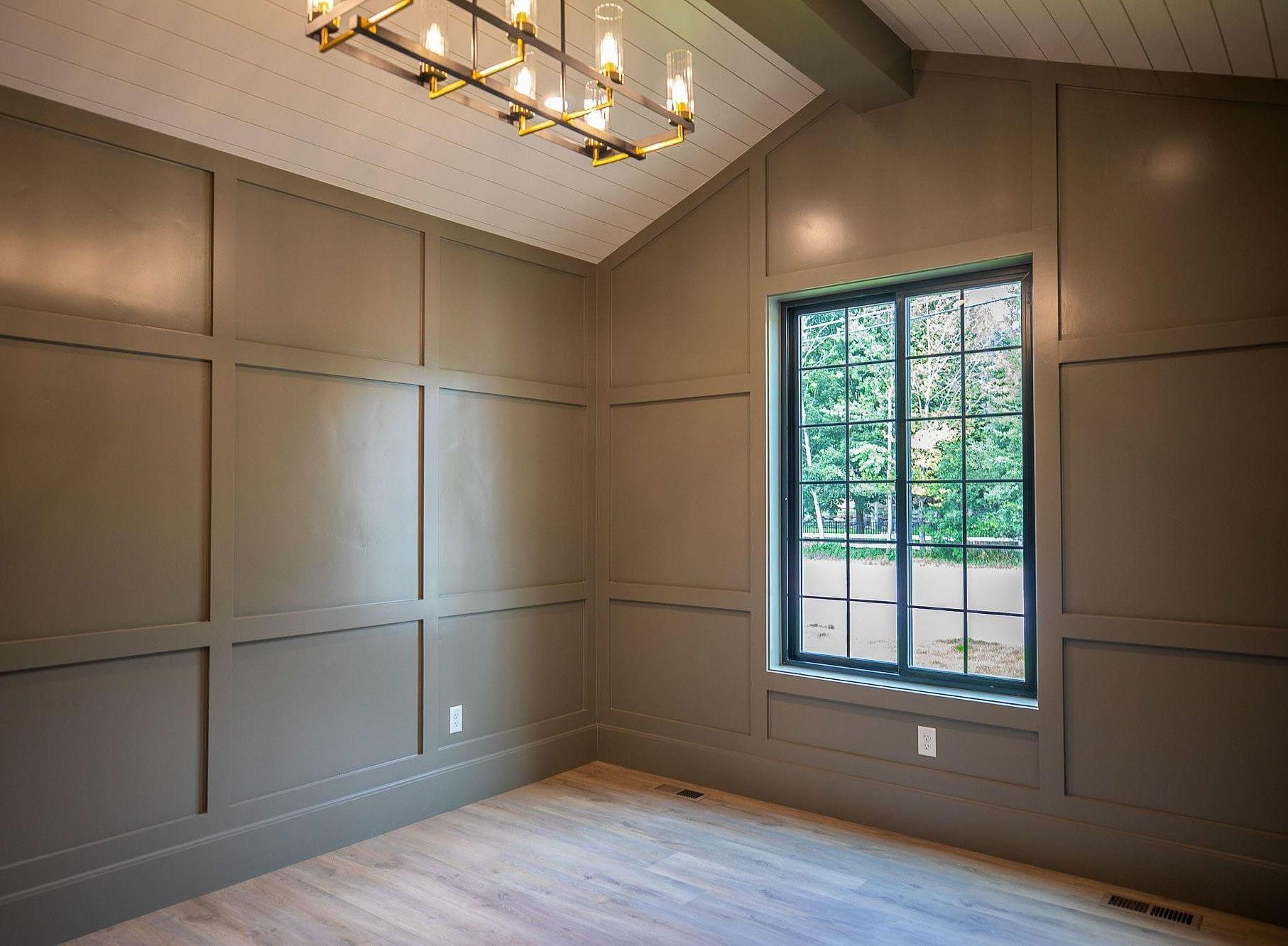 Exposed beams with crowns